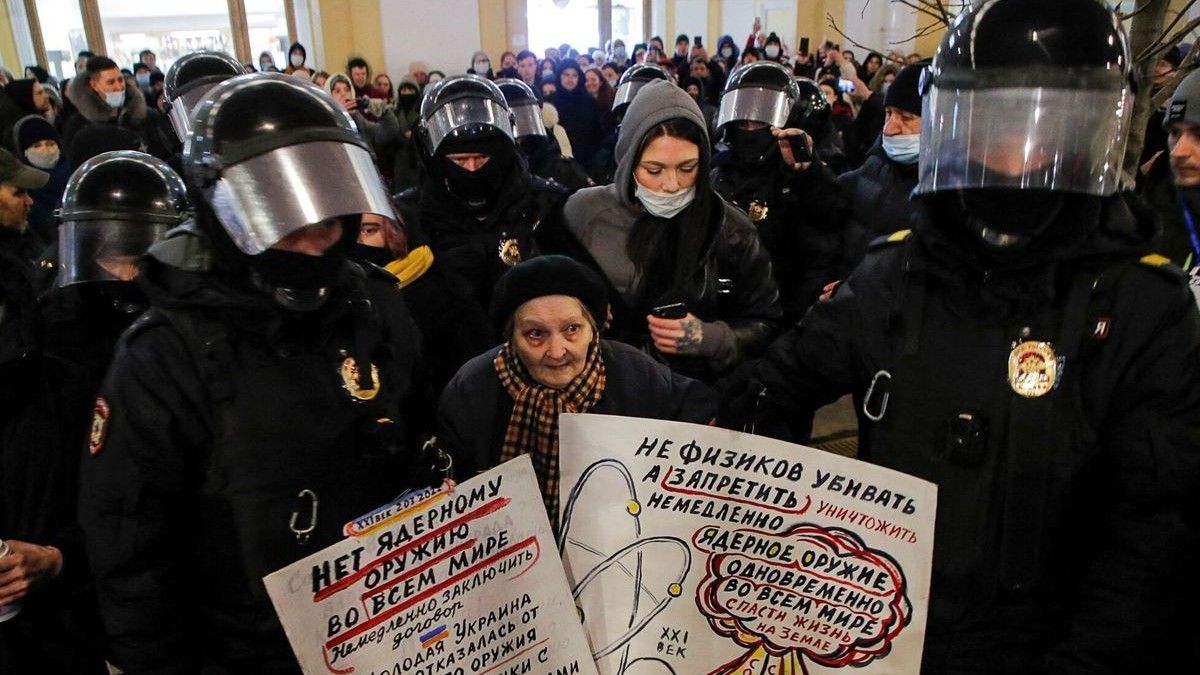 Rusia: policía arrestó a una sobreviviente de la Segunda Guerra Mundial.&nbsp;