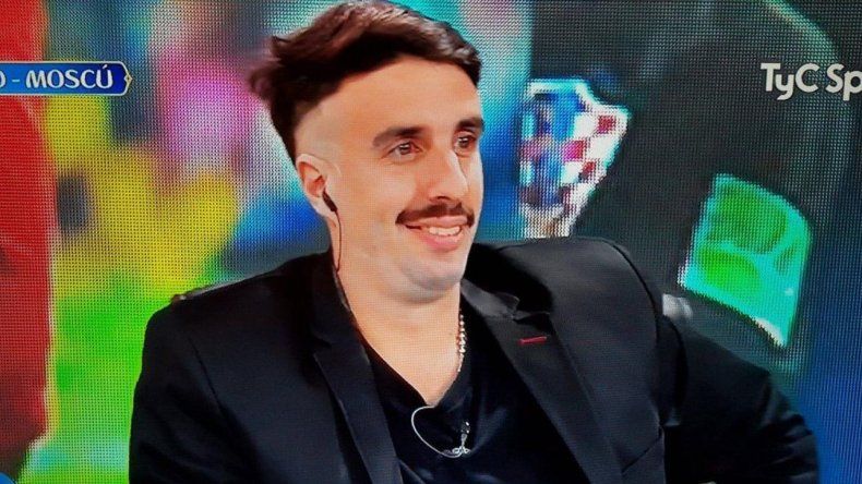 Flavio Azzaro se cortó su propio pelo y los memes reventaron las redes