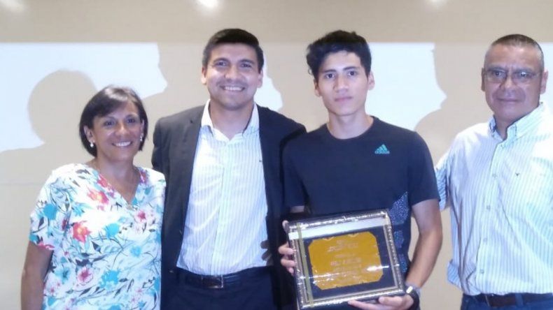 Noche de distinciones: Esquibel fue elegido como el atleta del año en Jujuy