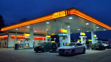 Se confirmó la venta de 894 estaciones de servicio Shell en el país: un grupo suizo pagó USD 1.420 millones. Se confirmó la venta de 894 estaciones de servicio Shell en el país: un grupo suizo pagó USD 1.420 millones.