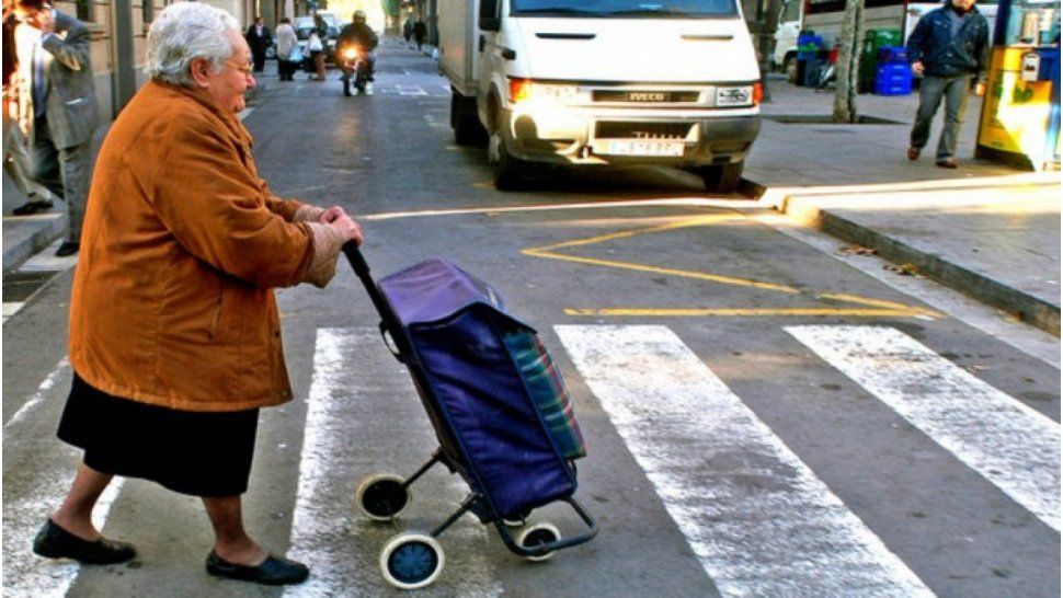 Peatones ancianos