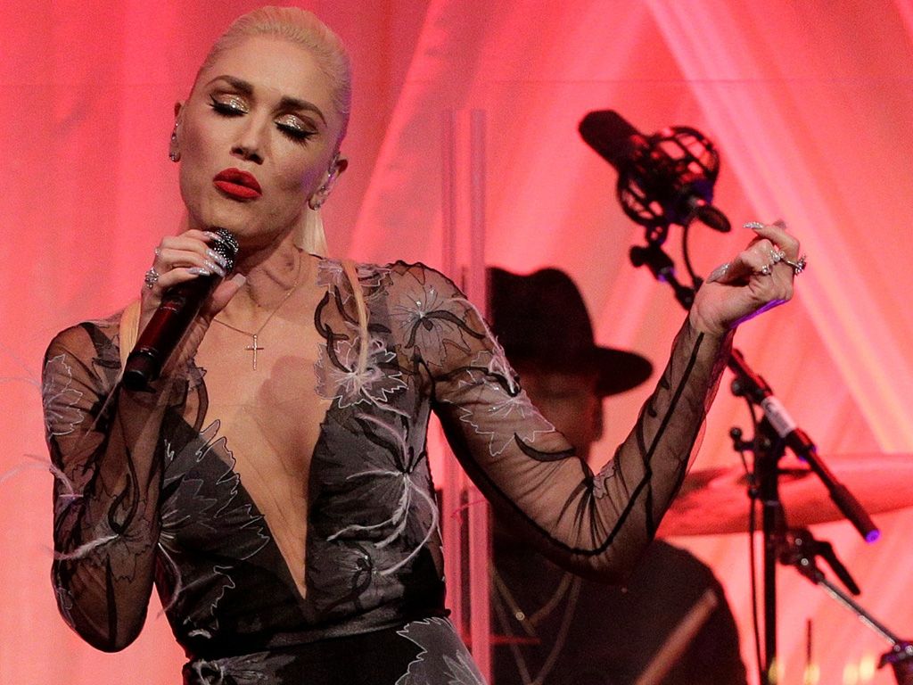 La cantante Gwen Stefani brindó un show