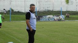 Martín Martos, DT de Altos Hornos Zapla.