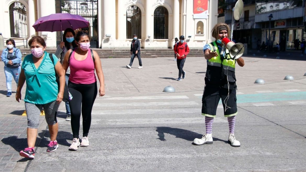 El payaso París y la payasa Florcita nos enseñan educación vial.