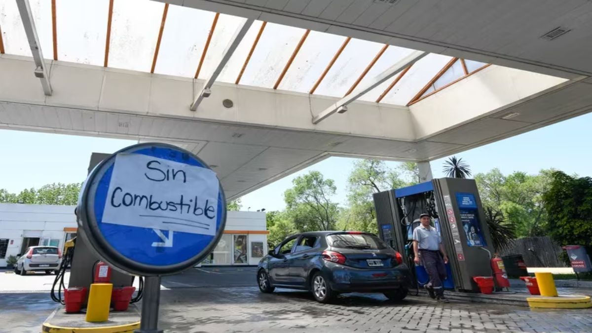 Sergio Massa intimó a las petroleras a resolver el abastecimiento antes de la medianoche del martes.