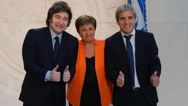 El FMI elogió la reforma laboral, pero pidió acompañarla con un dólar flexible y más desregulación. El FMI elogió la reforma laboral, pero pidió acompañarla con un dólar flexible y más desregulación.