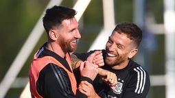 Papu Gómez dio detalles de cómo es Lionel Messi cuando se levanta.&nbsp;