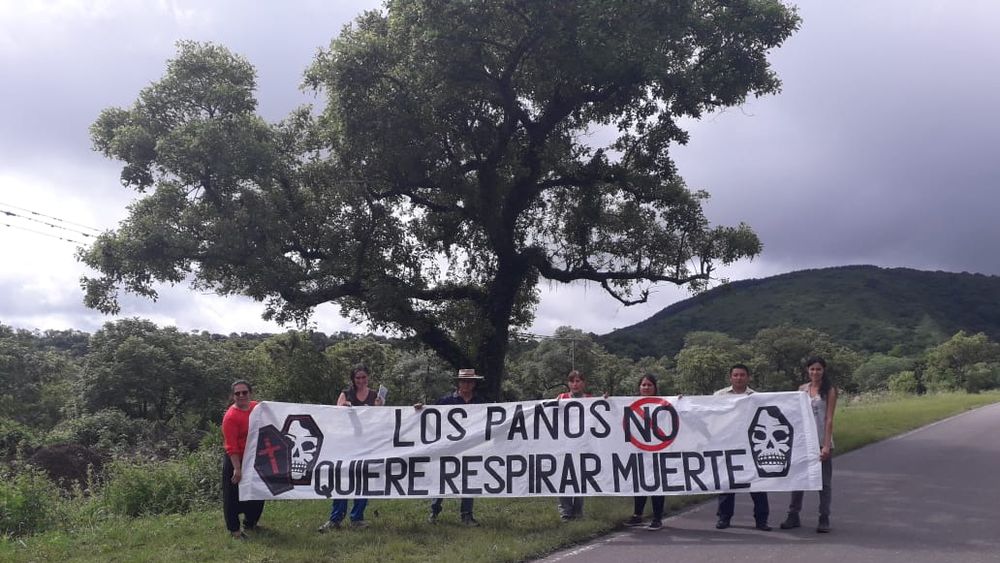 Protesta de los vecinos de Los Paños frente a la instalación del crematorio