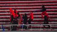 brutales incidentes en independiente - u de chile: un herido grave y mas de 300 detenidos