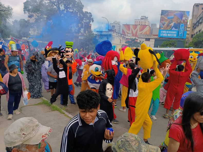 Comenzó el desentierro del carnaval de flores