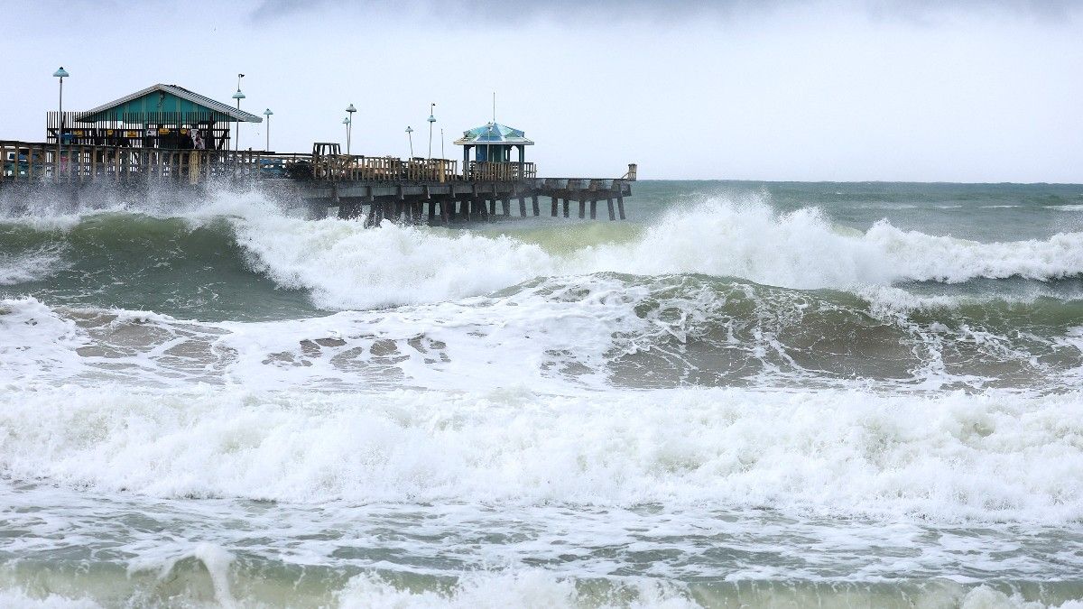 El huracán Nicole tocó tierra en Florida y provocó fuertes vientos.&nbsp;