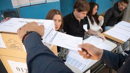 Pago a autoridasde de mesa en las PASO 2023