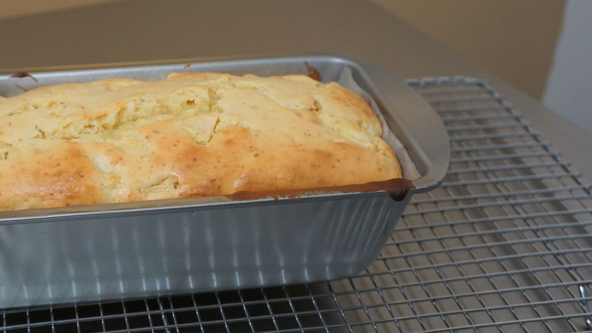 Receta de bizcocho de manzana y queso crema.