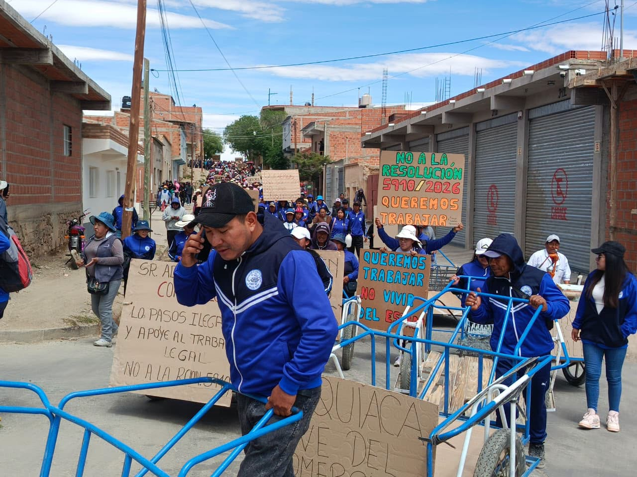 la quiaca: vecinos y comerciantes marcharon contra las restricciones del arca