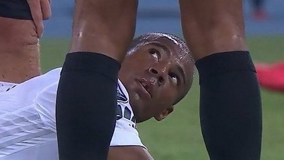 Un jugador de River perdió un diente en medio del partido y estallaron los memes