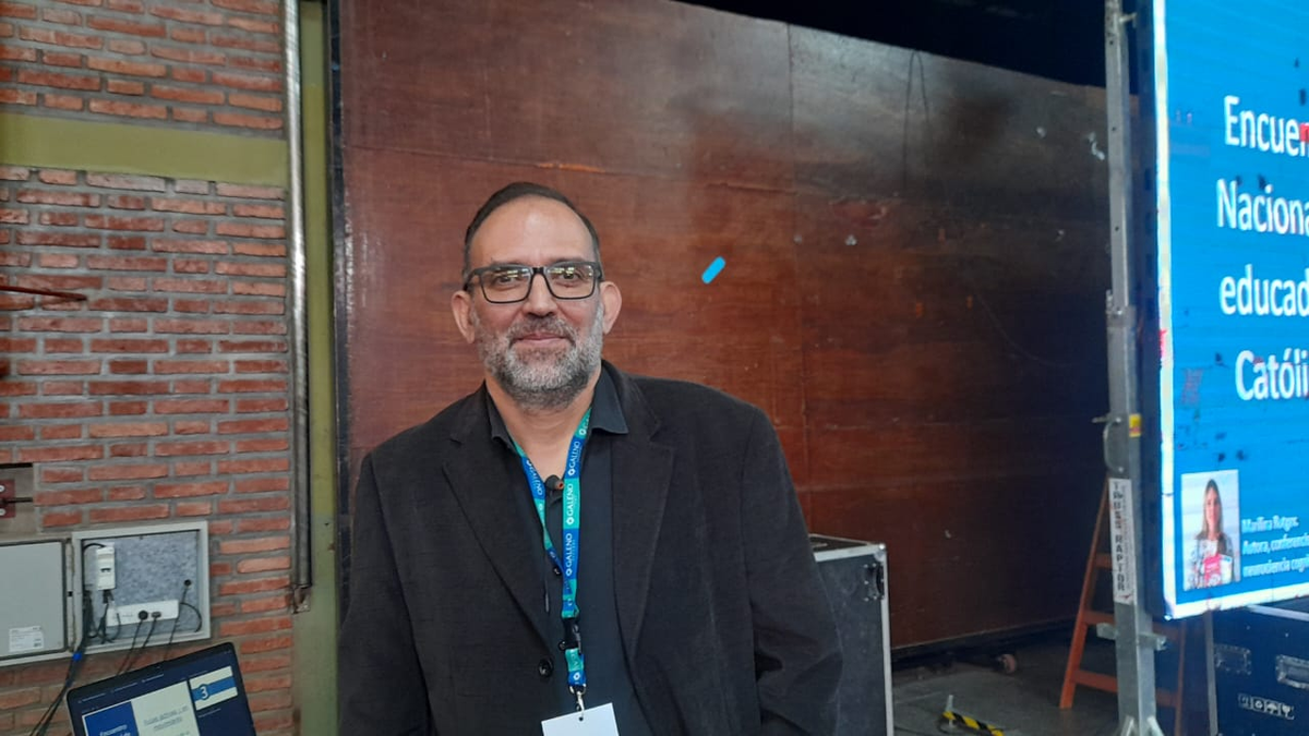 Eduardo Montoro: “Los niños de la primaria no deben tener celulares”