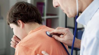 Por qué después de la gripe muchas personas siguen con tos