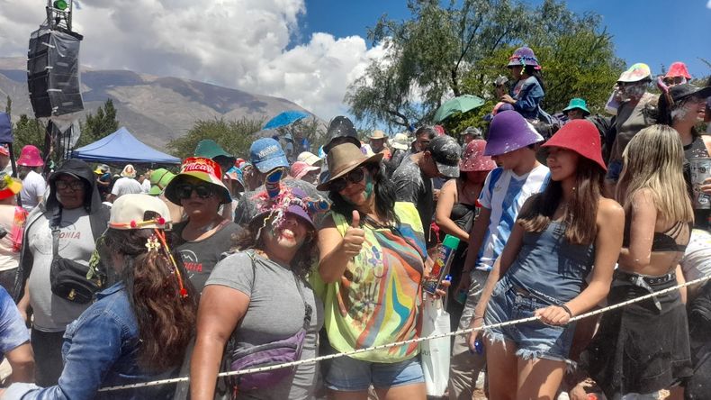 Carnaval 2026: Así se vivió la Bajada de los Diablos de Los Alegres de Uquía