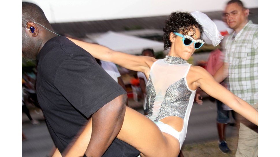 Rihanna retirándose