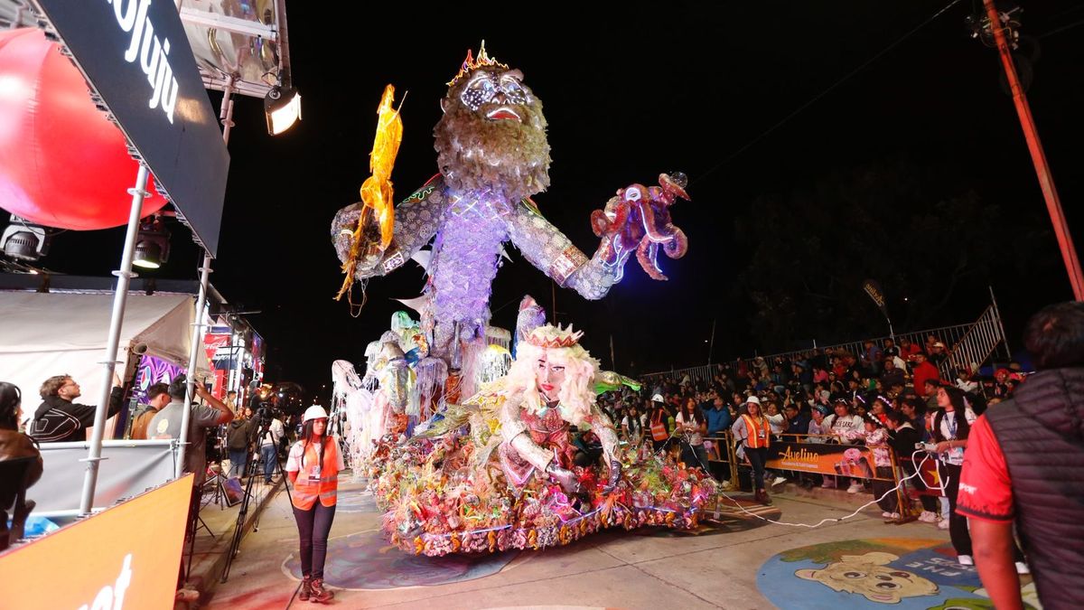 lo mejor del segundo desfile de carrozas del Grupo A