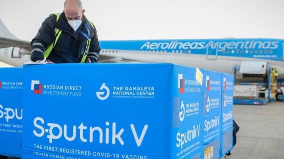 Sputnik V: hoy partió un nuevo vuelo a buscar vacunas