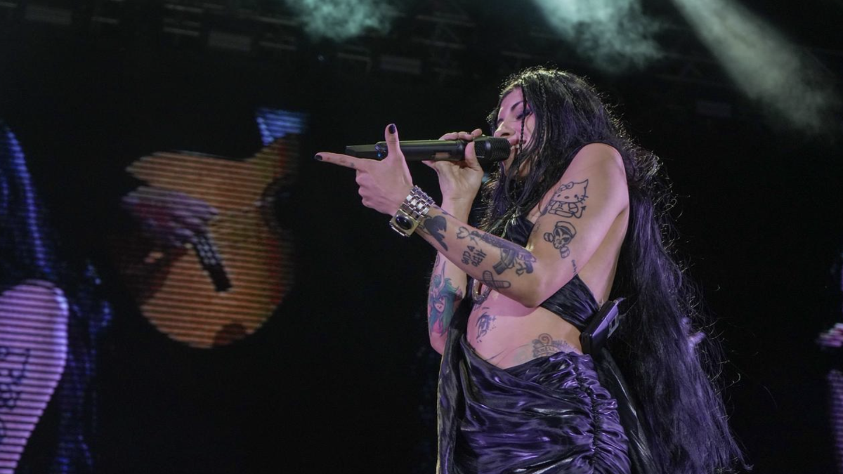 En una de las noches más convocantes, Cazzu fusionó géneros en el escenario Atahualpa Yupanqui.&nbsp;
