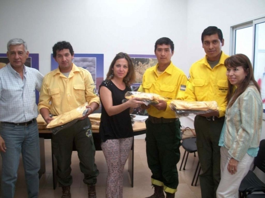 Brigadistas recibieron ropa de verano