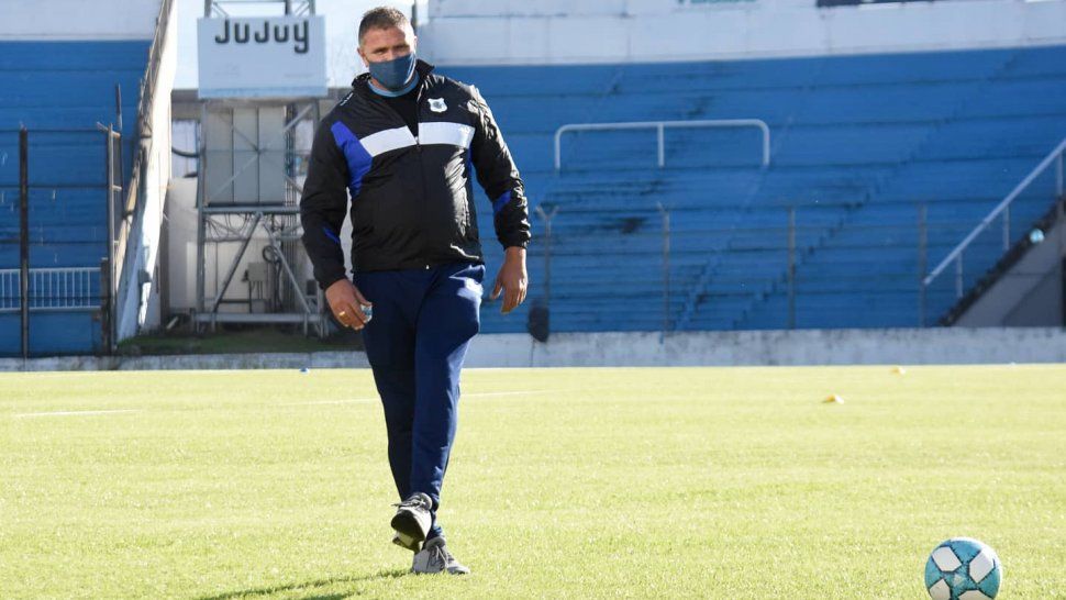 Cacho Sialle seguirá en Gimnasia de Jujuy