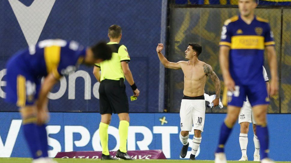 Talleres sorprendió a Boca y le ganó en la Bombonera