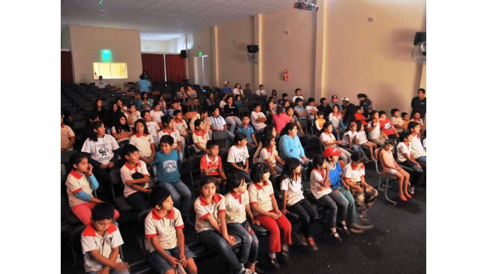 Niños en Centro Cultural