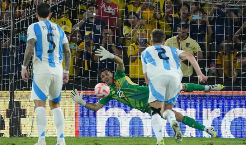 La Selección Argentina perdió con Ecuador por un polémico penal