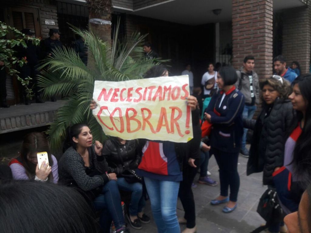 Reclamo en el Ministerio de Educación