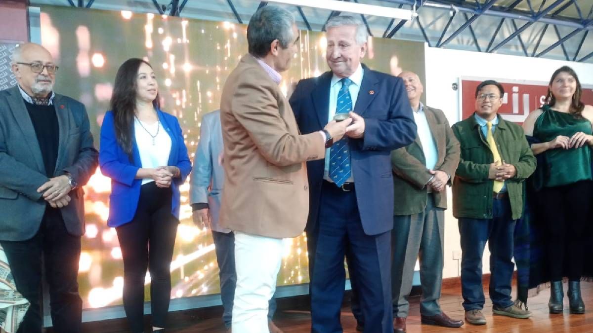 El Colegio de Ingenieros distinguió a José Luis Izquierdo por sus 50 años de profesión