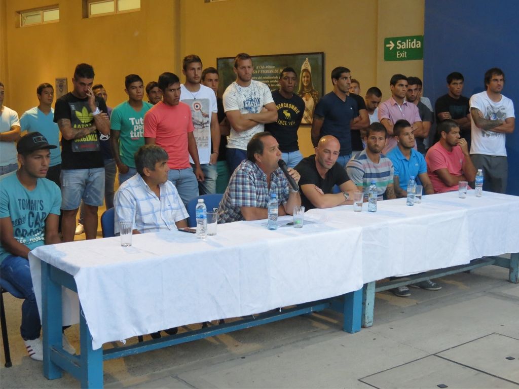 El plantel fue presentado a los hinchas