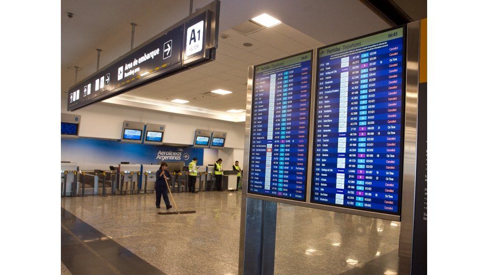 Empezó el paro de Aerolíneas que afecta a más de 40 mil pasajeros