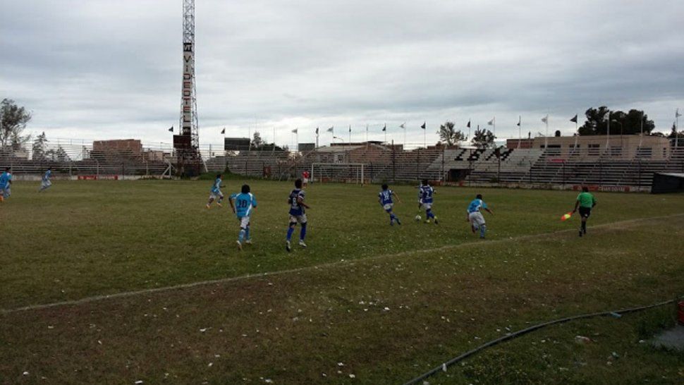 Colón probará jugadores este viernes en la cancha de Zapla