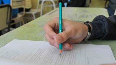 Mesas de exámenes para quienes deban materias. Mesas de exámenes para quienes deban materias.