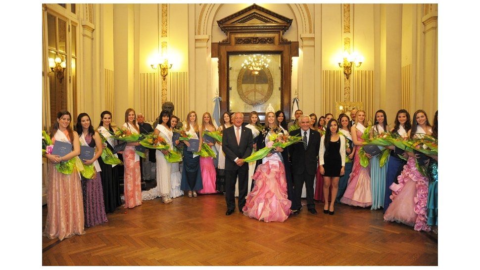 Reinas con el Gobernador