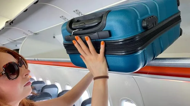 cambios para viajar en avion: el dispositivo electronico que no podras llevar en los vuelos