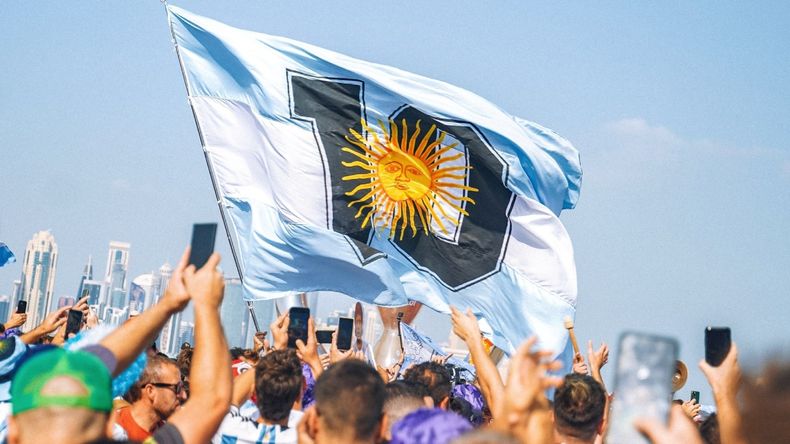 Un banderazo argentino se hizo sentir en Qatar.&nbsp;