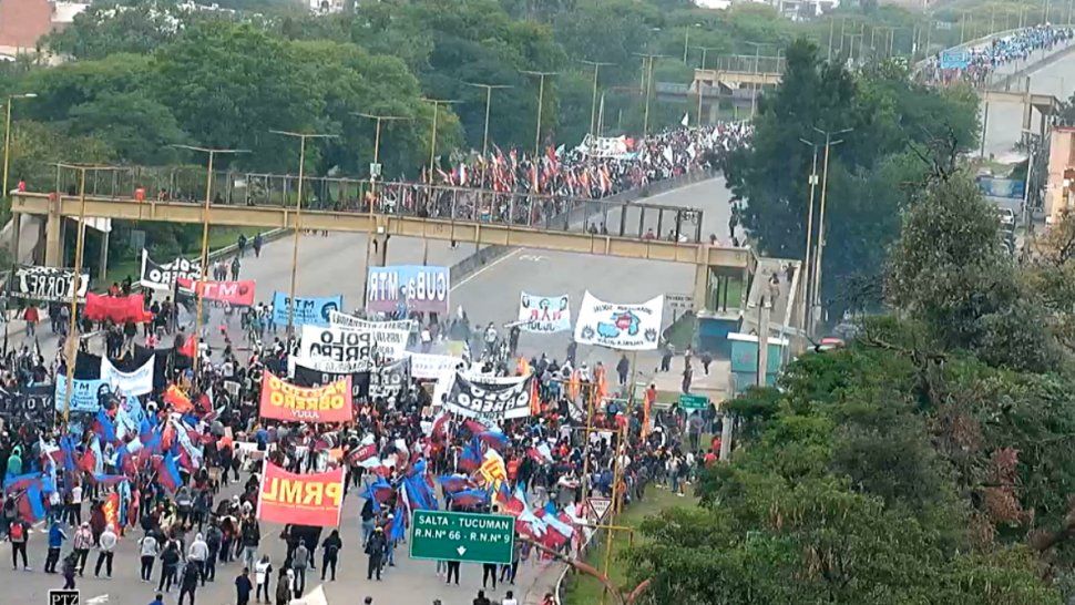 Organizaciones sociales cortan avenida General Savio
