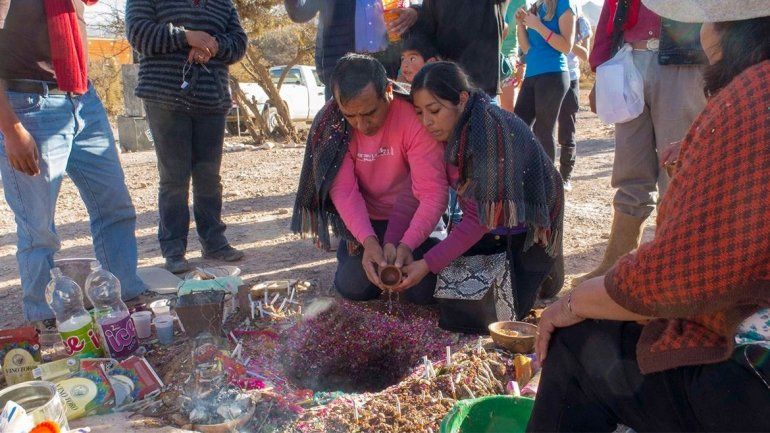 Ritual a la Pachamama en Jujuy.