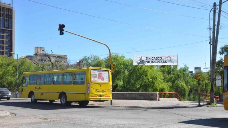Desde el lunes los motociclistas sin casco no podrán cruzar los puentes