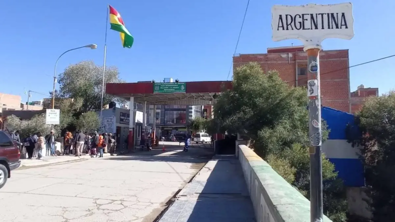 Bloqueo total por 24hs en el puente La Quiaca–Villazón por la suba del combustible en Bolivia