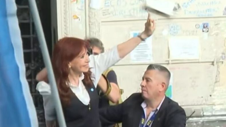 Cristina salió de su domicilio rumbo a Comodoro Py Cristina salió de su domicilio rumbo a Comodoro Py