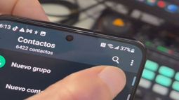 Es común que los usuarios de WhatsApp guarden el número de personas que conocieron en algún momento de la vida.