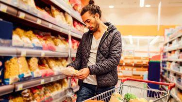 El Gobierno informó un acuerdo para conservar los precios de 1.500 productos de consumo escencial por 120 días.
