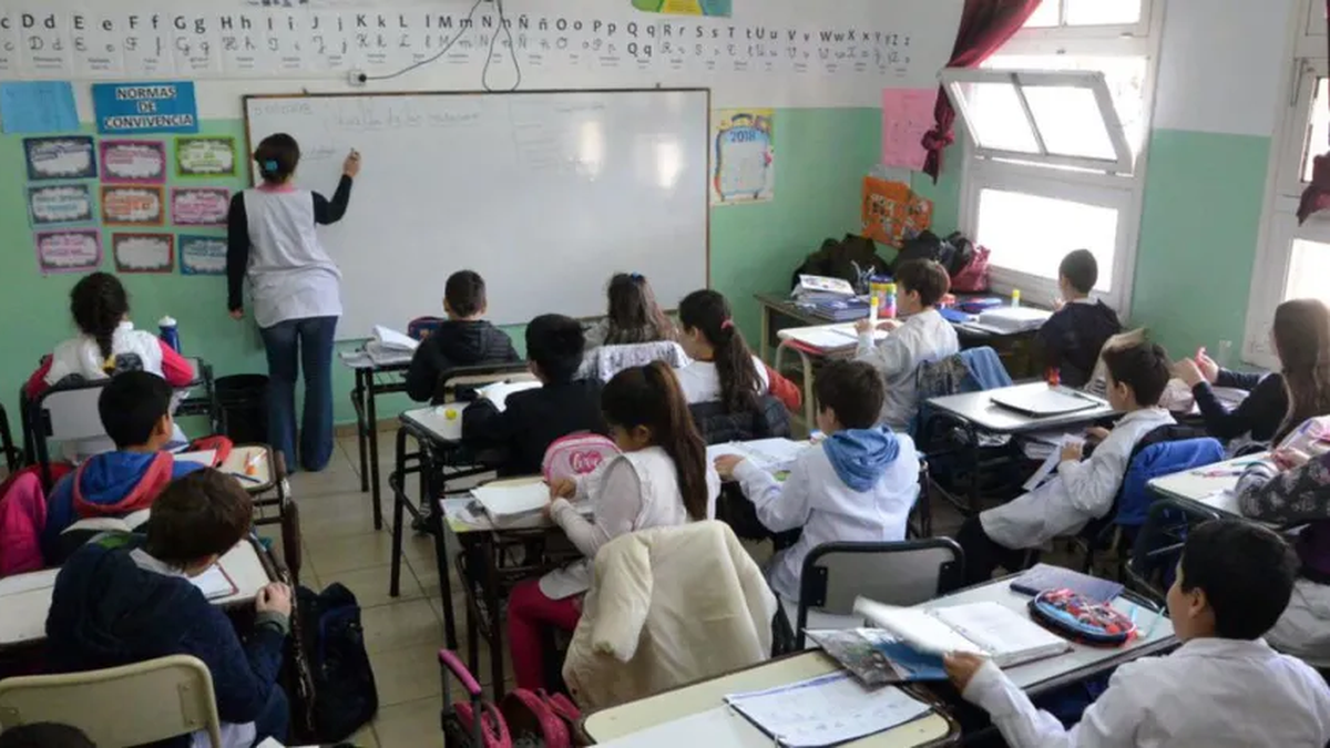 Detectan que docentes presentaron certificados falsos y avanza la investigación