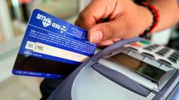 Aumenta el costo para refinanciar saldos en las tarjetas de crédito.