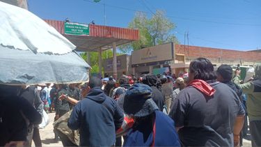 Sigue el corte en el puente internacional fronterizo entre Jujuy y Bolivia Sigue el corte en el puente internacional fronterizo entre Jujuy y Bolivia